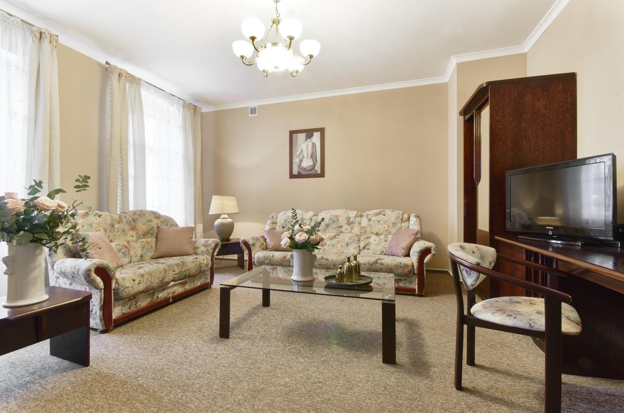 Palac Bialokosz Hotel ภายนอก รูปภาพ